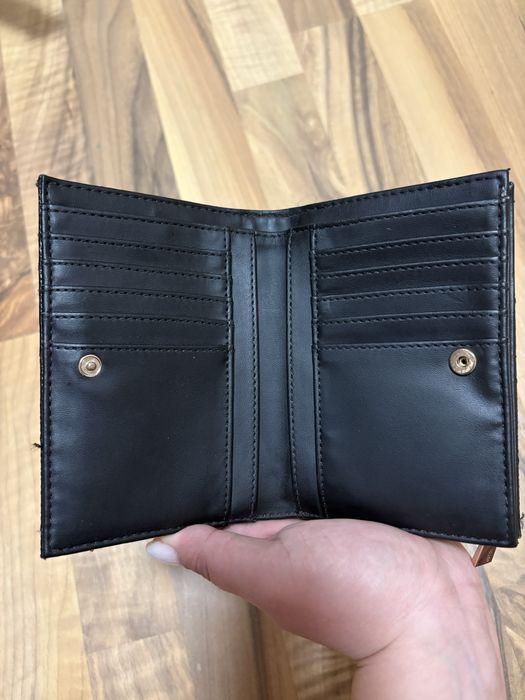 Guess портмоне.