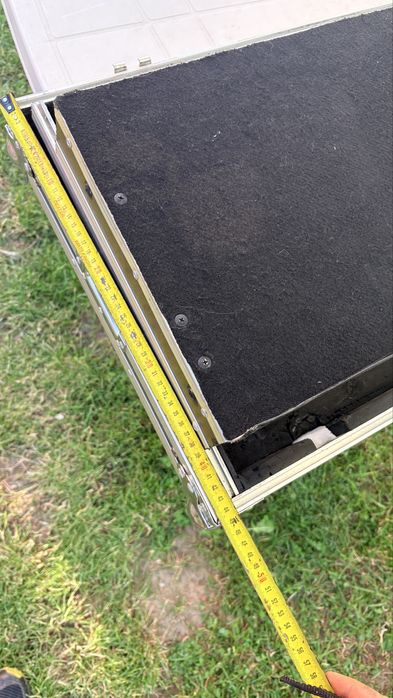 Flightcase consola dj , URGENT !se poate utiliza cu orice tip de consola cu , 4 canale 2 canale