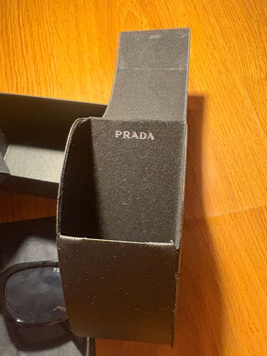 Слънчеви очила Prada