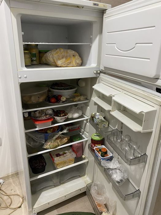 Срочно холодильник сотилади арзонга