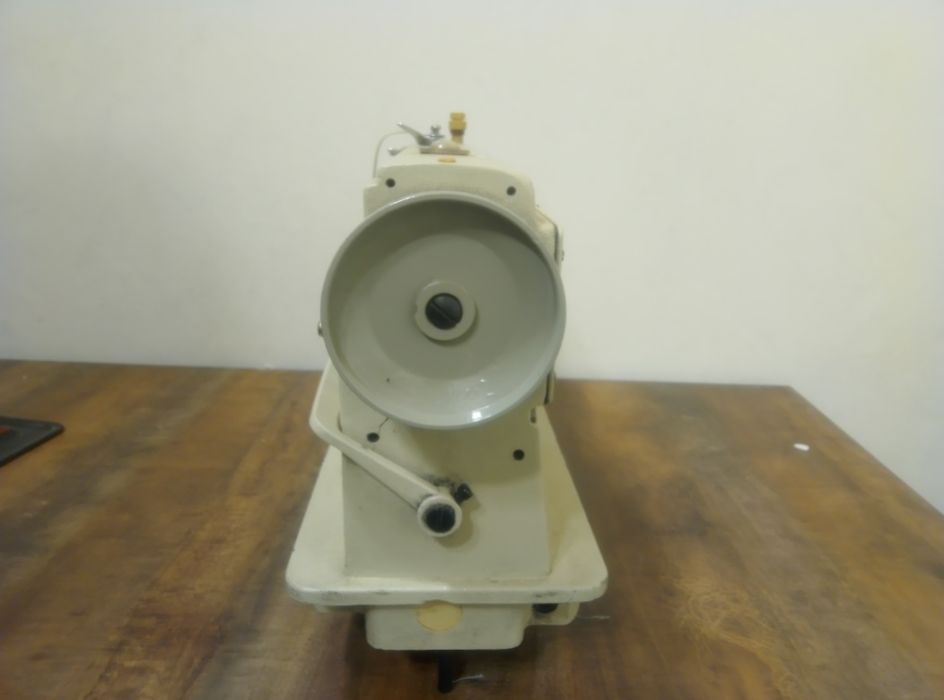 Продам швейную машинку