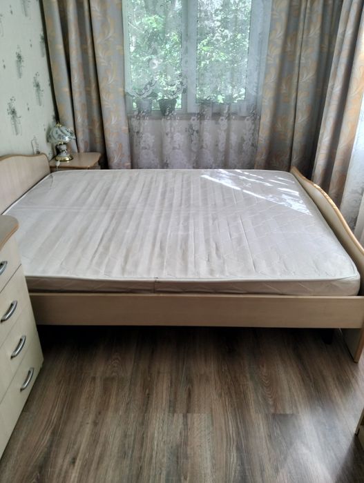 Продам . Двухспальную кровать.