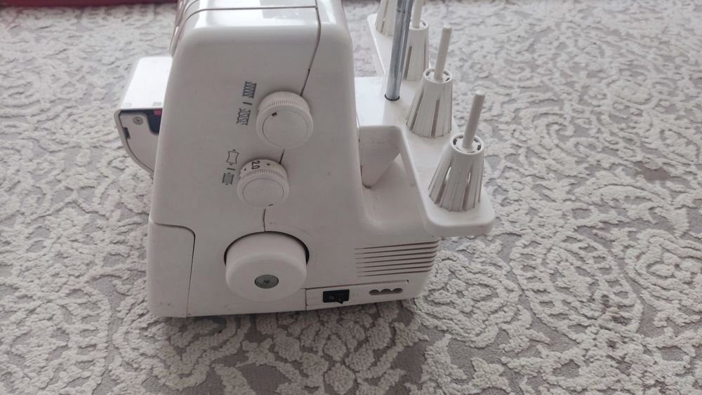 Швейная машина Janome