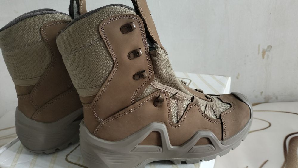 Продам треккинговые ботинки