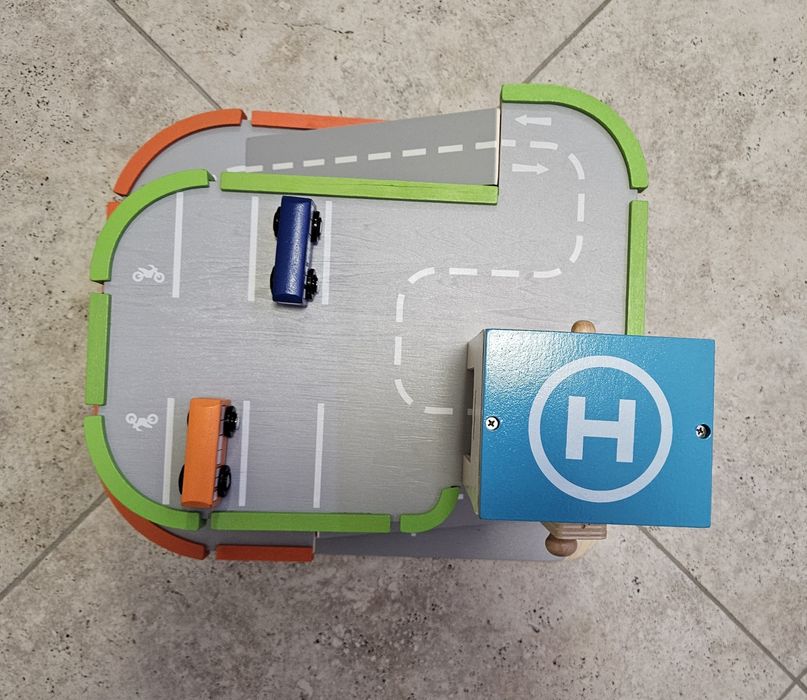 Дървен триетажен паркинг Woody