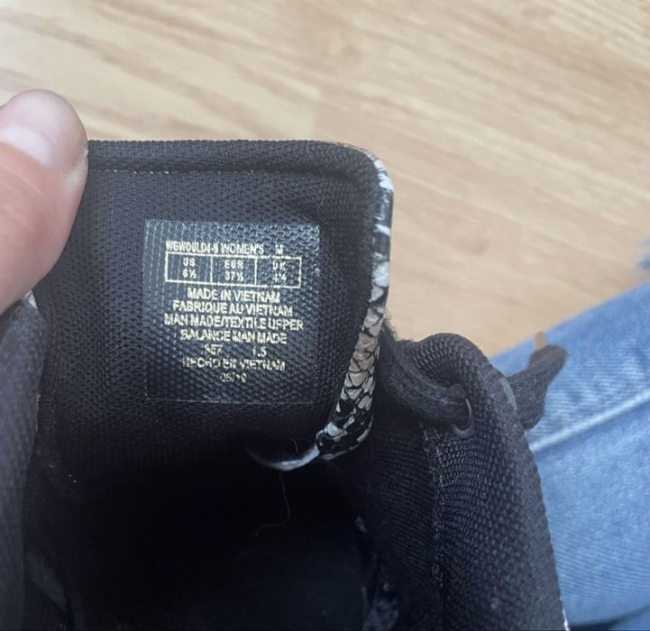 Adidași originali GUESS marimea 37