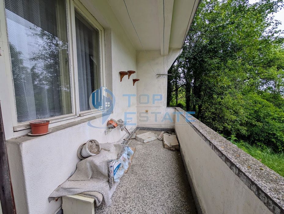 Двуетажна тухлена къща с панорамна гледка в град Плачковци