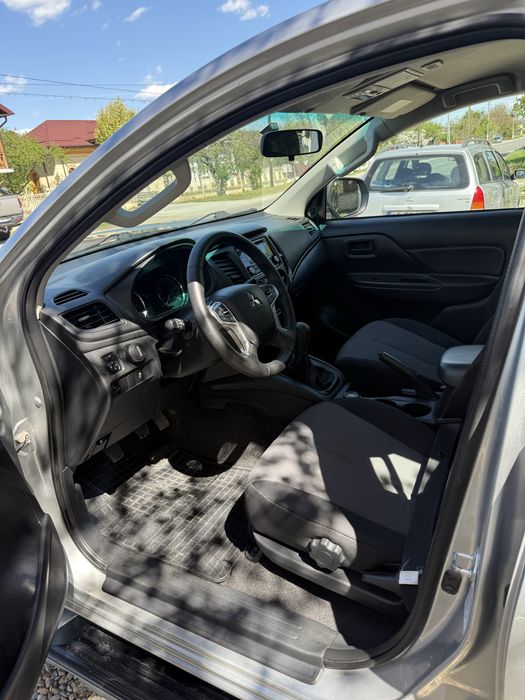 Mitsubishi L200 4x4 cu blocant  spate