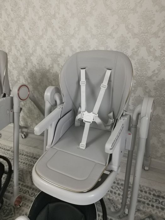 Детские кресла для машини и для дома