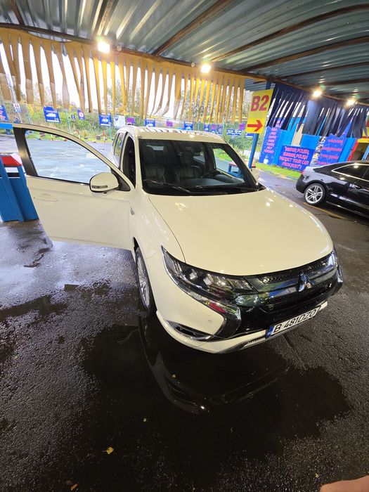 Mitsubishi Outlander 2019 benzină, 19.900 € — imagine 2