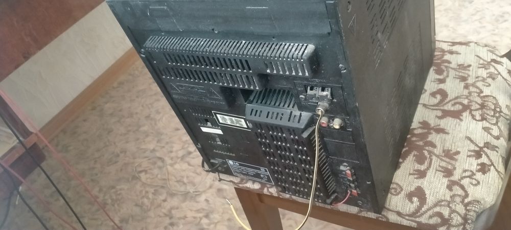 Музыкальный центр LG. Без колонок.