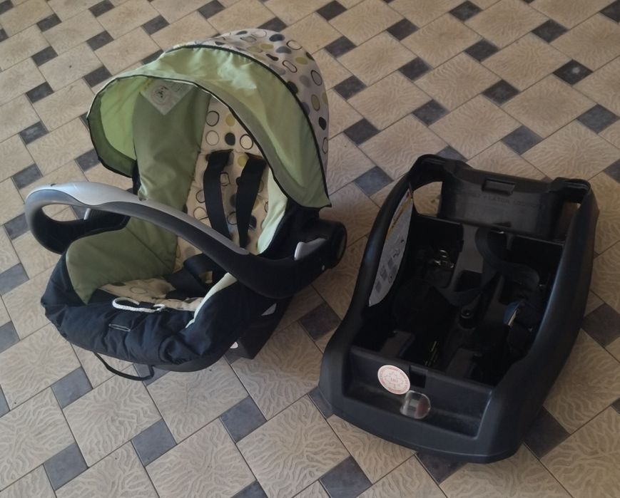 Автокурси сотилади. Холати зўр./Продам автокресло в отлич. состоянии.