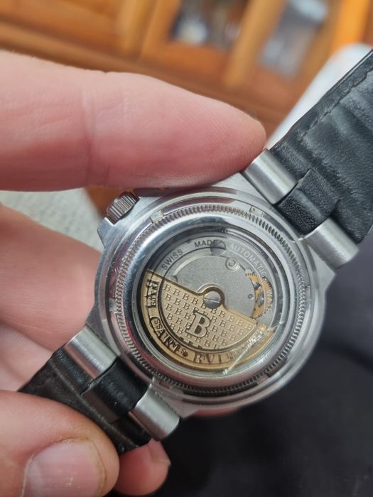 Продавам часовници работят перфектно състояние като нови