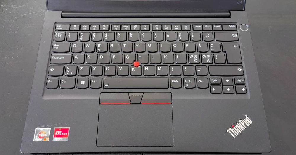 Продавам Гаранционнен Lenovo ThinkPad E14/IPSматFHDсKам/6x2.3ghzThr/8gb/nVme256gb/AmdRadeon/СветКB/6чБ