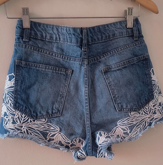 2 модела Bershka и един DenimCo къси дънкови панталонки