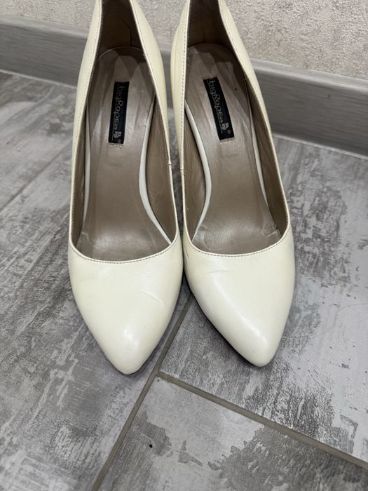 Продам женские туфли