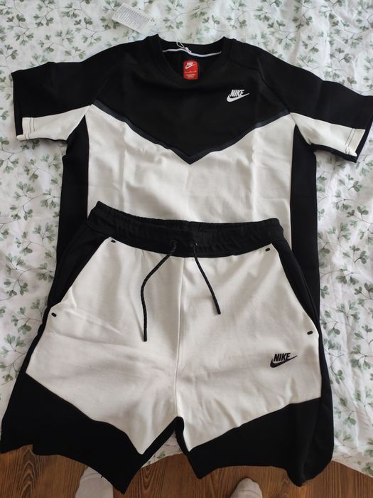 Compleu NIKE fabricat in Cambogia