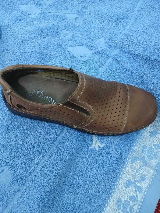 Vand pantofi din piele