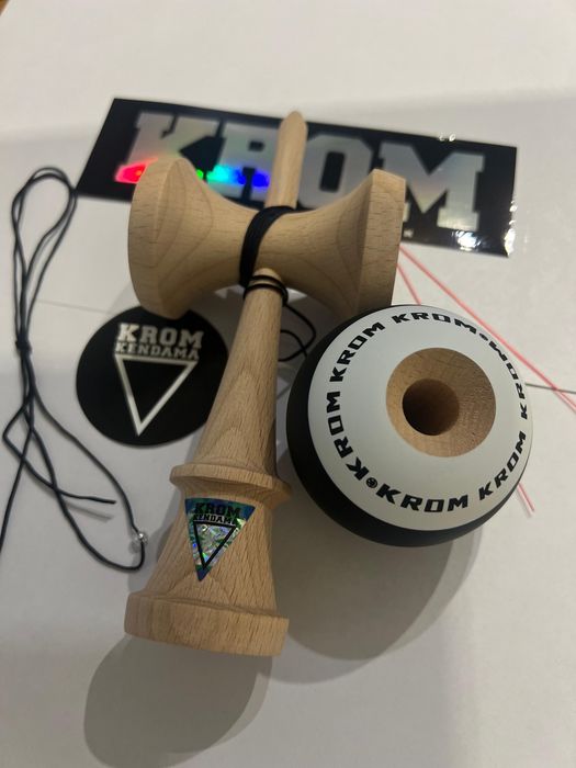 Kendama krom pop rubber semnata Miguel Erratic Squirrel noua