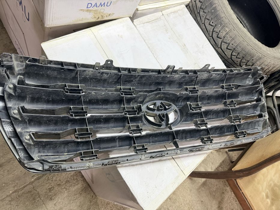 Решетка радиатора Land Cruiser 200
