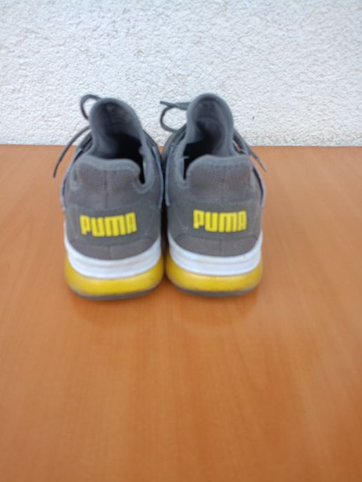 Vand pantofi sport Puma, produs de calitate superioara mărimea 41.