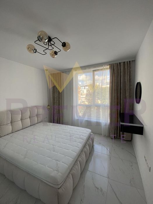 Двустаен апартамент, Колхозен пазар