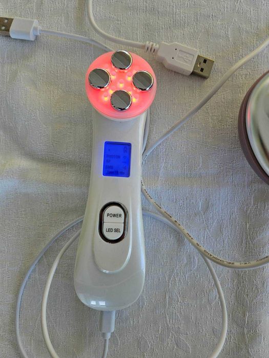 Уред радиочестотен лифтинг с лед светлина.