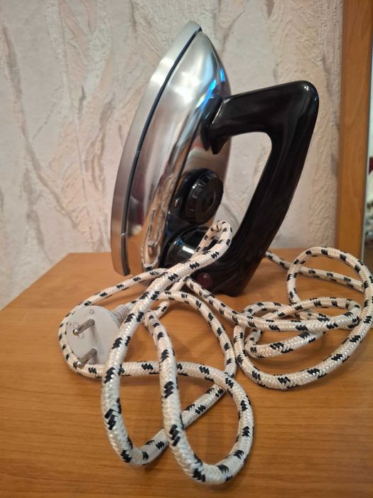 Утюг с терморегулятором,  производство  СССР