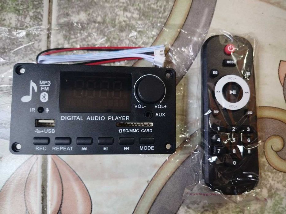 Усилитель и MP3 плеер, Bluetooth,Radio AUX, USB, пуль, дисплей.