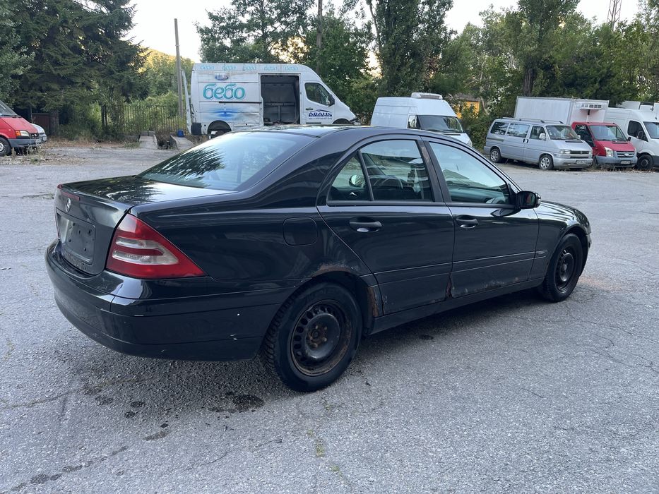 На части 3 броя Mercedes C-class W203 (бензинови)