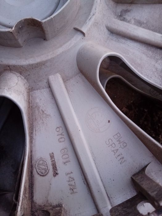 Продавам два оригинални таса от Шкода 14цола