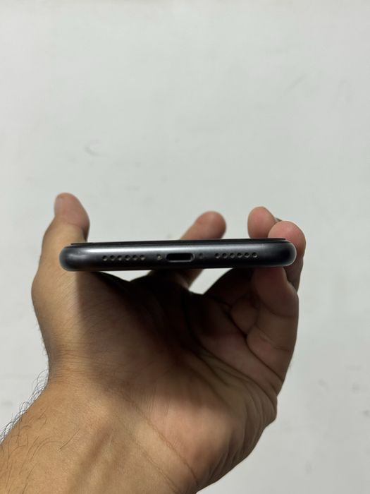 Iphone 11 black.