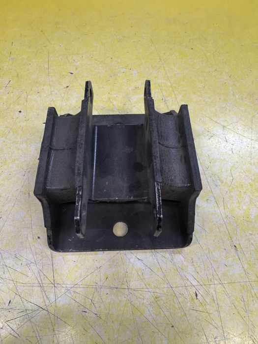 Подушка кпп MAZDA MPV