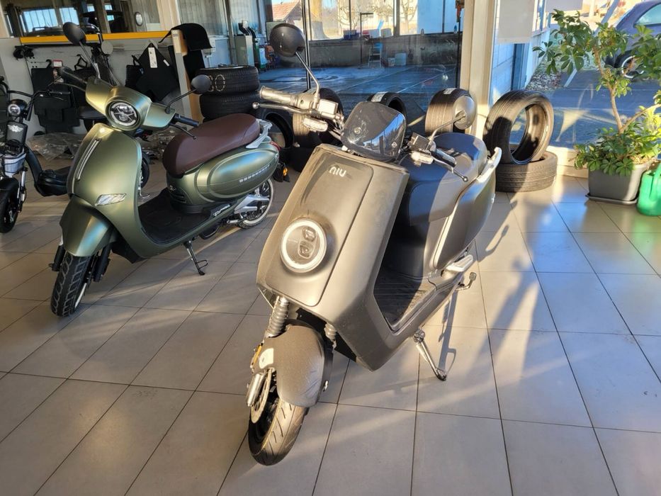 Електирчески скутер NIU