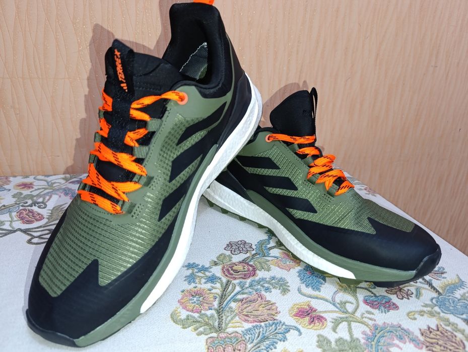 Кроссовки Adidas производства Вьетнам Оригинал. Последние Размер 44