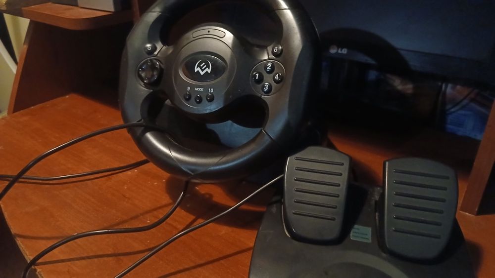 Продам руль с педалеми игровой