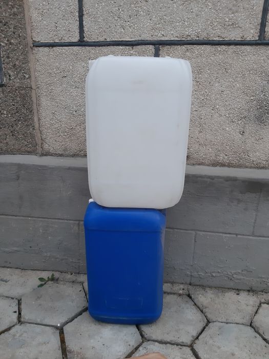 Продаются пластиковые канистры