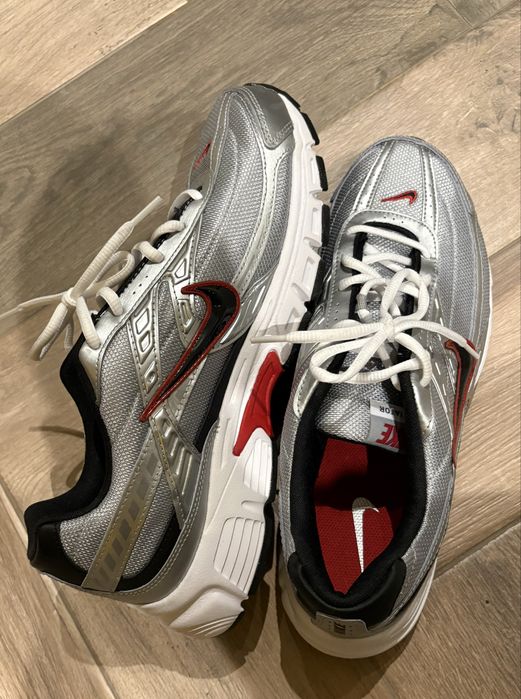 Маратонки Nike.