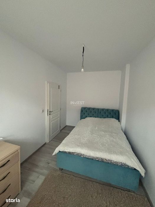Apartament 3 camere , semidecomandat, loc de parcare si curte de 89 mp