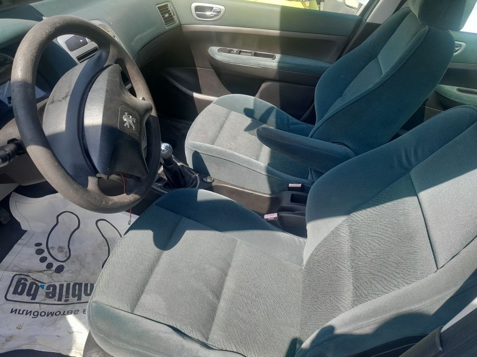 Продавам пежо 307  бензин на части 1.4 бензин