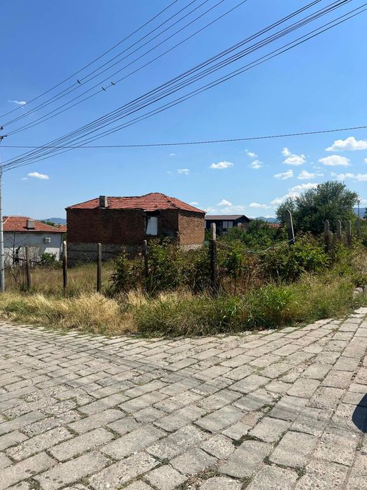 Парцел със стара къща