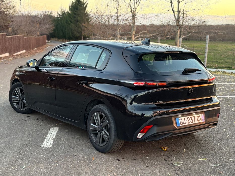 Vand Peugeot 308 2022 1.2i automat