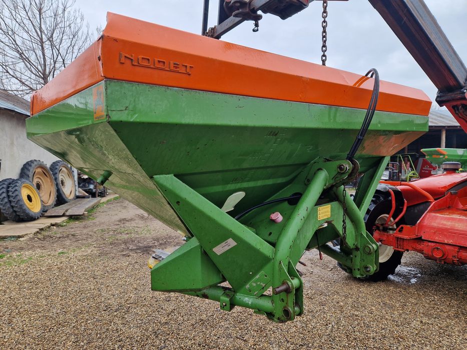 MIG de îngrășăminte Amazone ZA/M 1000