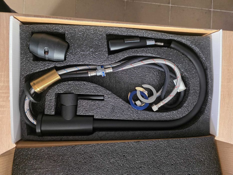 Baterie bucatarie cu dus extractabil, robinet mixer pentru chiuveta rotativ la 360°