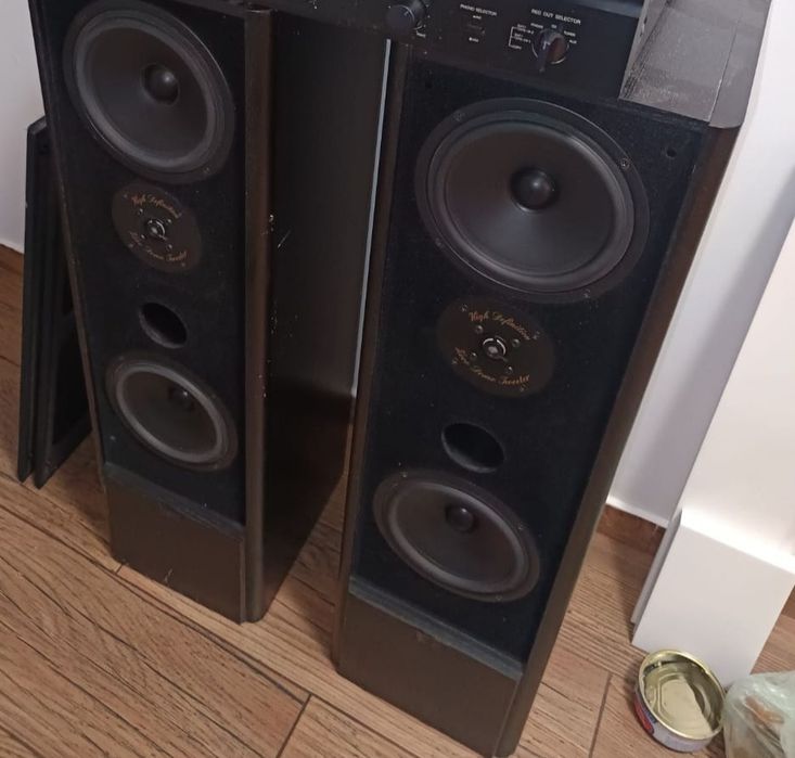 De vânzare Statie plus 4 boxe plus subwoofer și centru