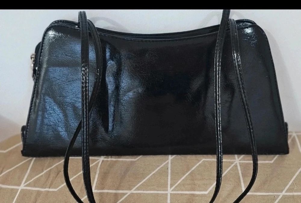 Geanta nouă superba