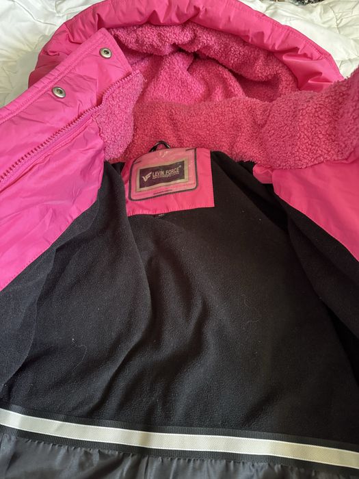 Пуховик на девочку рост 140 см.