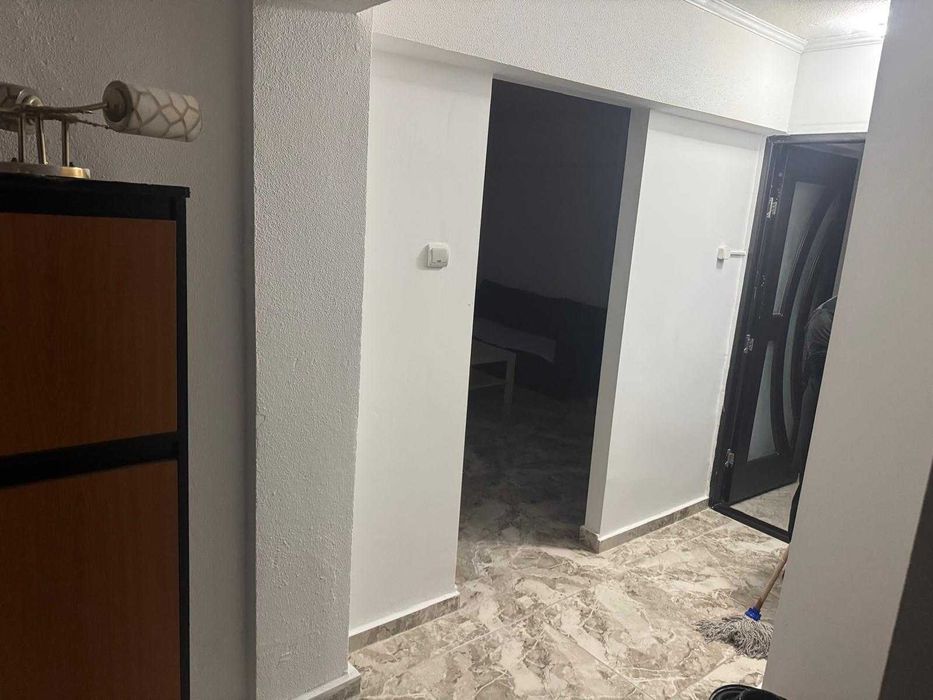 Apartament de inchiriat piata centrala etaj 1 renovat si utilat