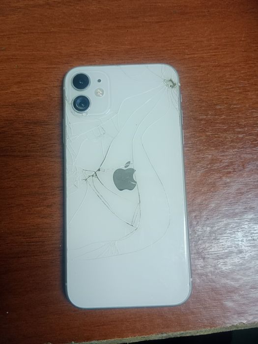 iPhone 11 надо отремонтировать экран