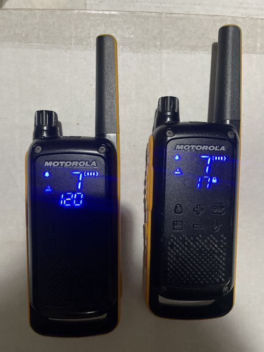 Продам рации Motorola T82 бу наличи 2 срочно!!!